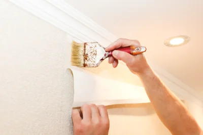 Pose de papier peint à Langoat — revêtements muraux et toiles de verre